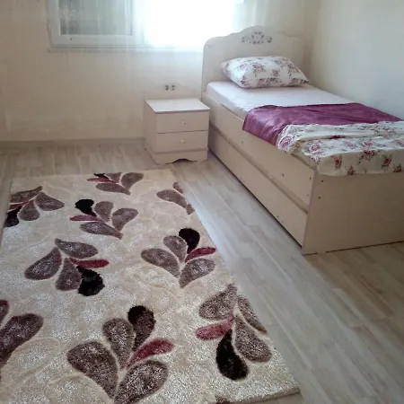 Alanya'Nin Merkezinde Esyali Kiralik Daire *